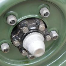 The land rover hub was fitted with new sheradised wheel nuts