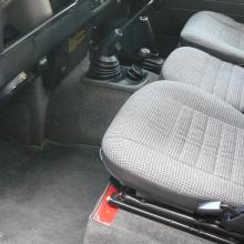 THE FRONT SEATS ARE IN VERY GOOD CONDITION IN THE LAND ROVER